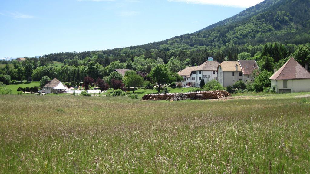 Hotel Restaurant Le Traineau Clelles Exteriör bild